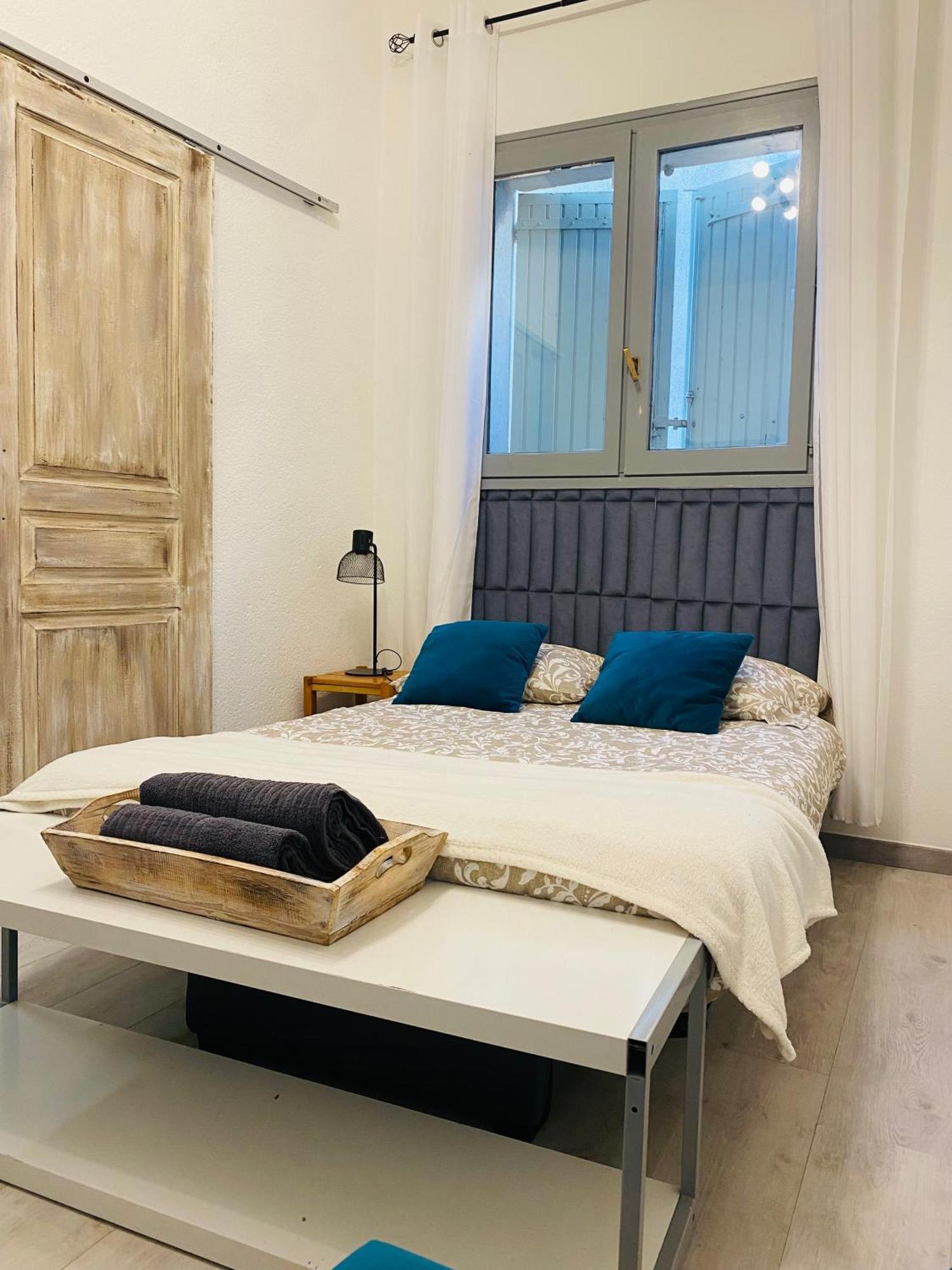 STUDIO Intra Muros au calme LʼIsle-sur-la-Sorgue Extérieur photo